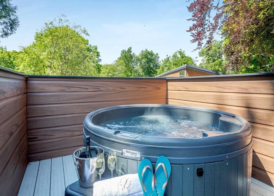 הוילה בנגור V28 - The Lookout With Hot Tub מראה חיצוני תמונה